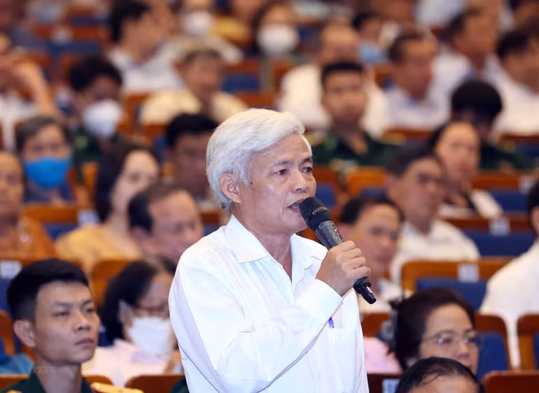 Cử tri Lê Quang Toàn, tổ 21 phường Hải Châu 1, quận Hải Châu phát biểu. (Ảnh: TTXVN)