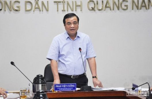 Bí thư Tỉnh ủy Phan Việt Cường yêu cầu các cơ quan chức năng tập trung giải quyết và sớm cấp sổ đỏ cho người mua đất.