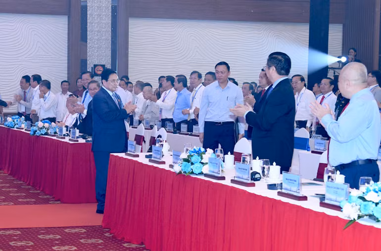 Thủ tướng Phạm Minh Chính dự Hội nghị công bố Quy hoạch và xúc tiến đầu tư thành phố Cần Thơ. Thủ tướng Phạm Minh Chính dự Hội nghị công bố Quy hoạch và xúc tiến đầu tư thành phố Cần Thơ.