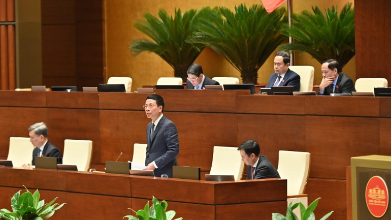 Bộ trưởng Khoa học và Công nghệ Nguyễn Mạnh Hùng phát biểu giải trình, làm rõ các vấn đề đại biểu Quốc hội nêu. (Ảnh: BÙI GIANG)