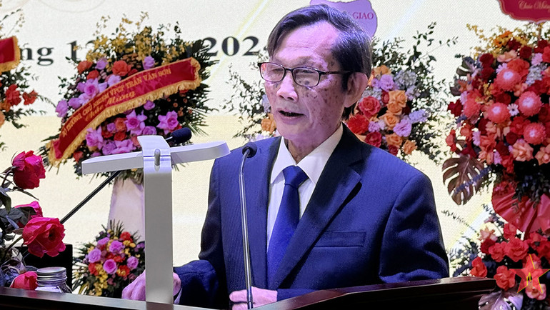 Đồng chí Đào Ngọc Hùng, Trưởng Ban liên lạc cựu chuyên gia kinh tế-văn hóa Việt Nam tại Campuchia phát biểu tại gặp mặt. (Ảnh: qdnd.vn)