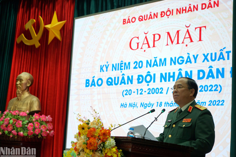 Thiếu tướng Đoàn Xuân Bộ, Bí thư Đảng ủy, Tổng Biên tập Báo Quân đội nhân dân phát biểu tại lễ kỷ niệm. (Ảnh: TRUNG HƯNG)