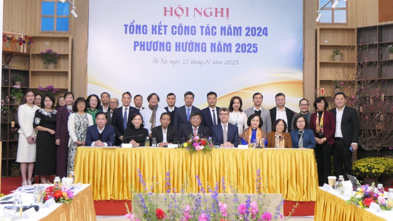 Các đại biểu tham dự hội nghị.