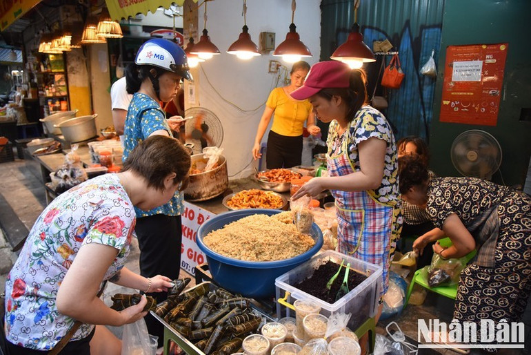 Chợ Hàng Bè, Hà Nội. (Ảnh minh họa: NHẬT QUANG) Chợ Hàng Bè, Hà Nội. (Ảnh minh họa: NHẬT QUANG)