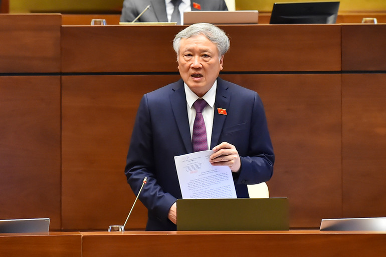 Chánh án Tòa án nhân dân tối cao Nguyễn Hòa Bình phát biểu tiếp thu, giải trình làm rõ ý kiến các đại biểu Quốc hội nêu tại phiên họp sáng 28/5. (Ảnh: THỦY NGUYÊN)