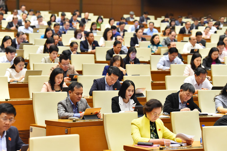 Các đại biểu Quốc hội làm việc tại hội trường, sáng 22/11. (Ảnh: THỦY NGUYÊN) Các đại biểu Quốc hội làm việc tại hội trường, sáng 22/11. (Ảnh: THỦY NGUYÊN)