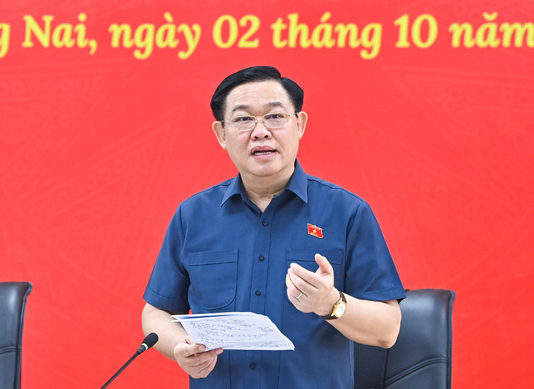 Chủ tịch Quốc hội Vương Đình Huệ phát biểu kết luận tại buổi làm việc với Ban Quản lý dự án xây dựng Cảng hàng không quốc tế Long Thành. (Ảnh: DUY LINH)