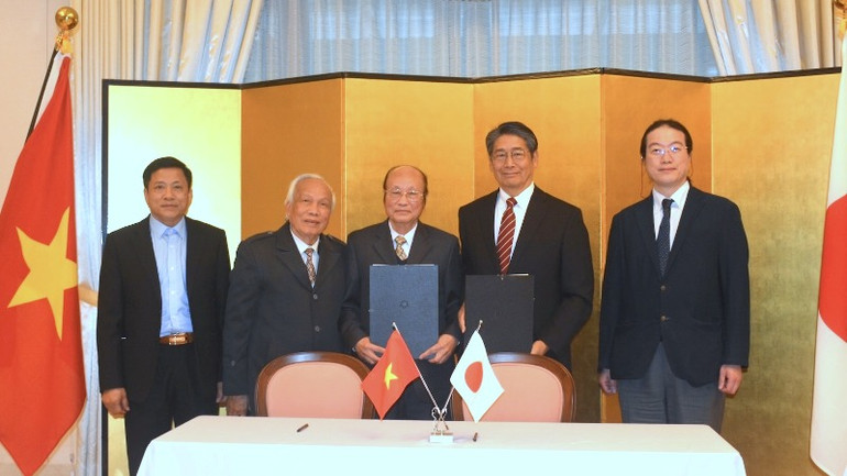 Lễ ký hợp đồng viện trợ không hoàn lại giữa Đại sứ quán Nhật Bản tại Việt Nam và Hội hữu nghị Việt Nam-Nhật Bản tỉnh Nghệ An.