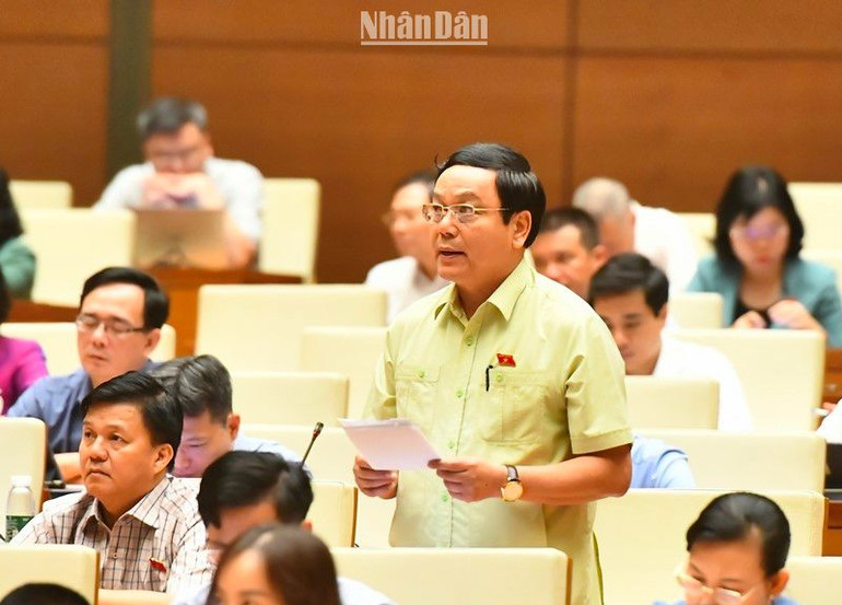 Đại biểu Hoàng Đức Thắng (Quảng Trị) phát biểu. (Ảnh: ĐĂNG KHOA)