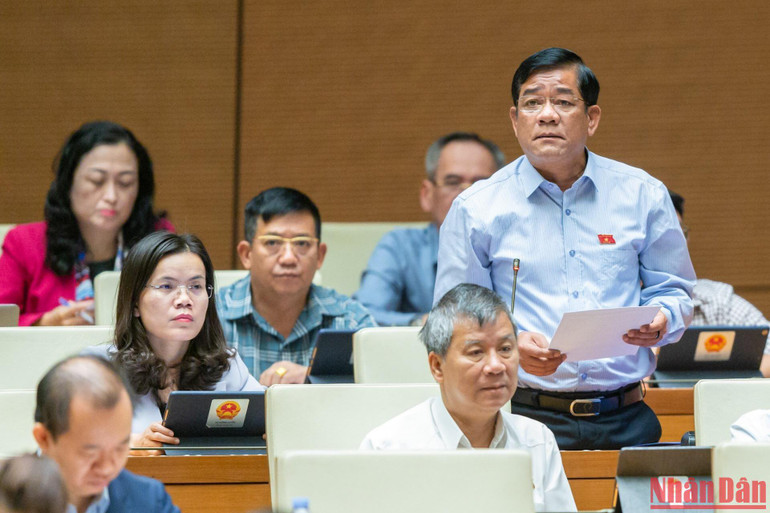 Đại biểu K’Nhiễu - Đoàn đại biểu Quốc hội tỉnh Lâm Đồng. Ảnh: DUY LINH