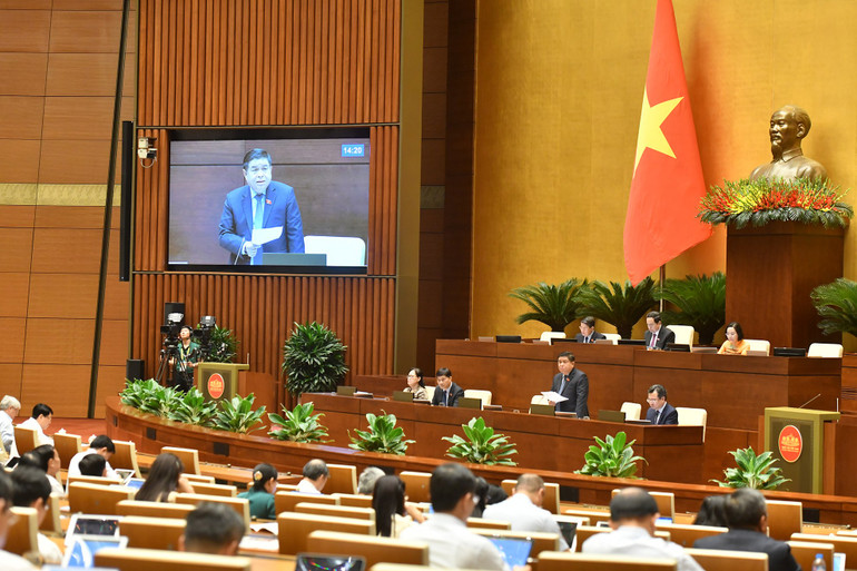 Bộ trưởng Kế hoạch và Đầu tư Nguyễn Chí Dũng phát biểu. (Ảnh: ĐĂNG KHOA)