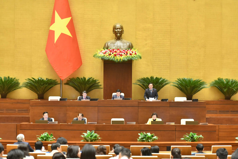 Phó Chủ tịch Quốc hội Nguyễn Khắc Định điều hành phiên họp chiều 27/11. (Ảnh: ĐĂNG KHOA)