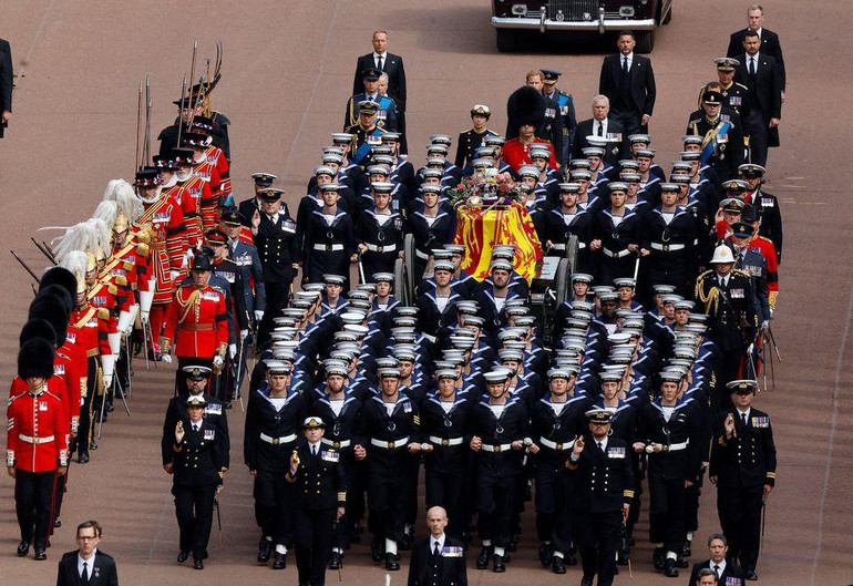 Lễ rước linh cữu của Nữ hoàng Elizabeth II trong lễ tang cấp nhà nước tổ chức tại London, Anh, ngày 19/9/2022. (Ảnh: Reuters)