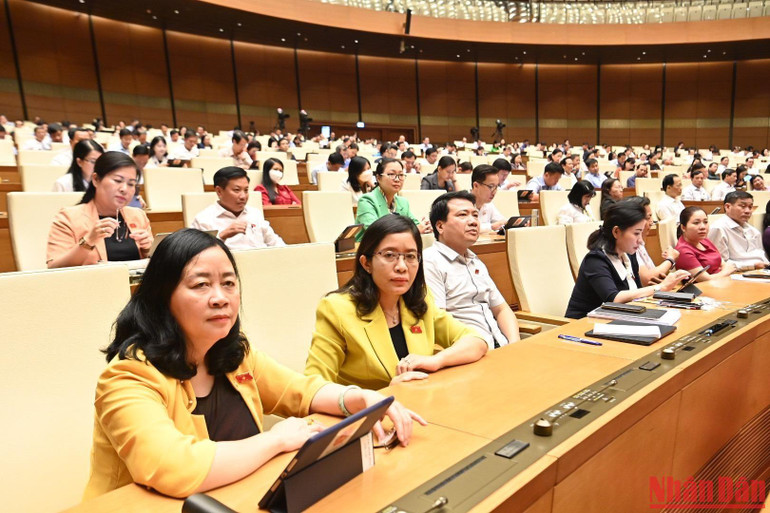 Các đại biểu Quốc hội tham dự phiên họp sáng 25/10. Ảnh: ĐĂNG KHOA