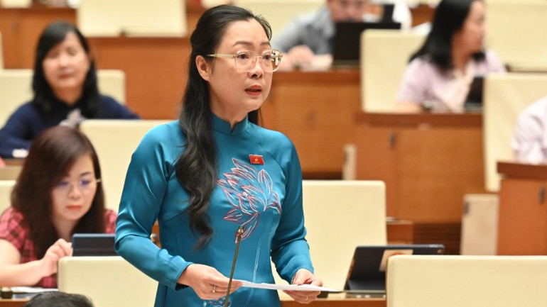 Đại biểu Nguyễn Thị Quyên Thanh phát biểu. (Ảnh: BÙI GIANG)