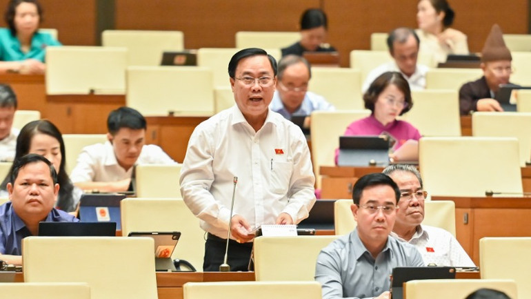 Đại biểu Nguyễn Quốc Hận phát biểu. (Ảnh: BÙI GIANG)