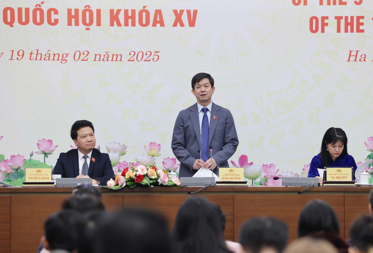 Tổng Thư ký Quốc hội, Chủ nhiệm Văn phòng Quốc hội Lê Quang Tùng phát biểu tại họp báo. (Ảnh: DUY LINH)