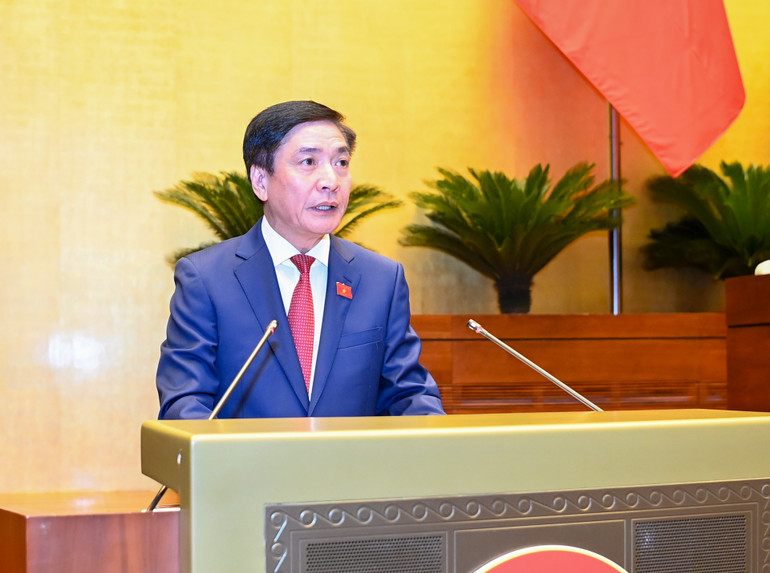 Ủy viên Ủy ban Thường vụ Quốc hội, Tổng Thư ký Quốc hội, Chủ nhiệm Văn phòng Quốc hội Bùi Văn Cường trình bày dự thảo Nghị quyết Kỳ họp thứ 7, Quốc hội khóa XV. (Ảnh: DUY LINH) Ủy viên Ủy ban Thường vụ Quốc hội, Tổng Thư ký Quốc hội, Chủ nhiệm Văn phòng Quốc hội Bùi Văn Cường trình bày dự thảo Nghị quyết Kỳ họp thứ 7, Quốc hội khóa XV. (Ảnh: DUY LINH)