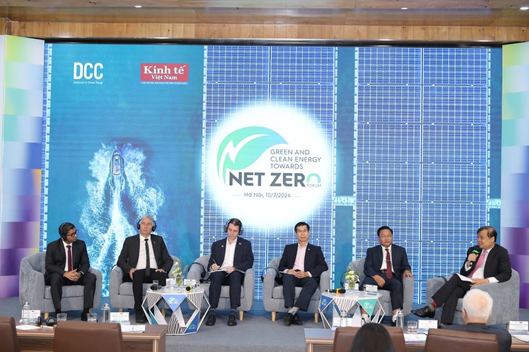 Các đại biểu tham gia phiên thảo luận tại diễn đàn. (Ảnh: TRUNG HƯNG)