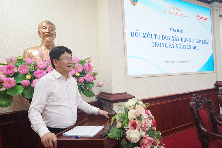 Thứ trưởng Tư pháp Nguyễn Thanh Tịnh phát biểu khai mạc tọa đàm. (Ảnh: TRUNG HƯNG)