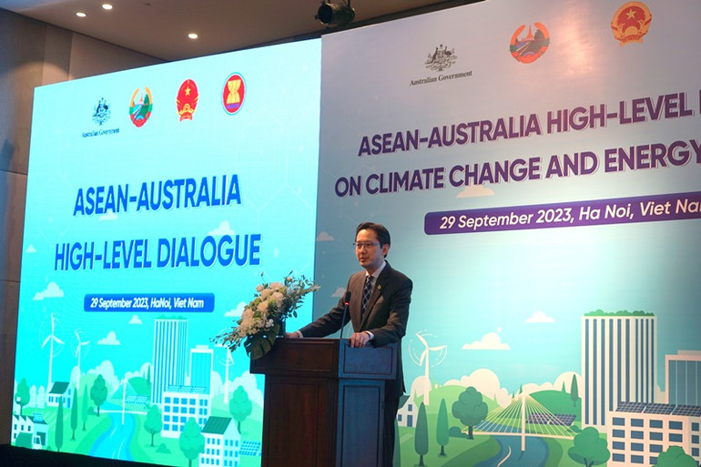 Thứ trưởng Ngoại giao Đỗ Hùng Việt phát biểu tại Đối thoại cao cấp ASEAN-Australia về Biến đổi khí hậu và Chuyển đổi năng lượng. (Ảnh: TRUNG HƯNG)
