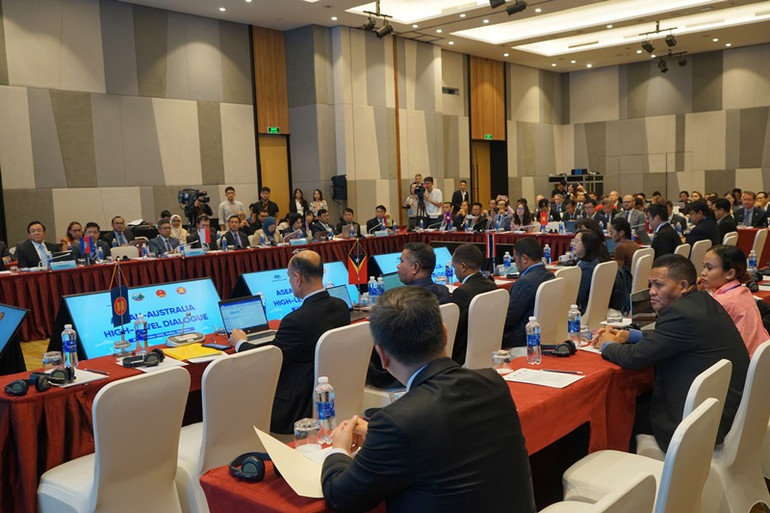 Các đại biểu tham dự đối thoại. (Ảnh: TRUNG HƯNG)