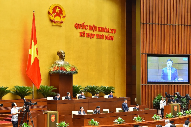 Quang cảnh phiên chất vấn Bộ trưởng Giao thông vận tải Nguyễn Văn Thắng. (Ảnh: THỦY NGUYÊN)