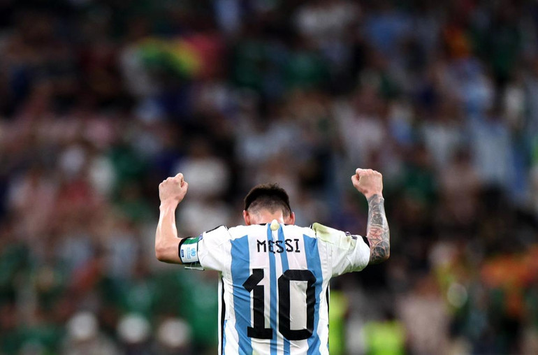 Messi ăn mừng trong trận đấu với Mexico. (Ảnh: FIFA)