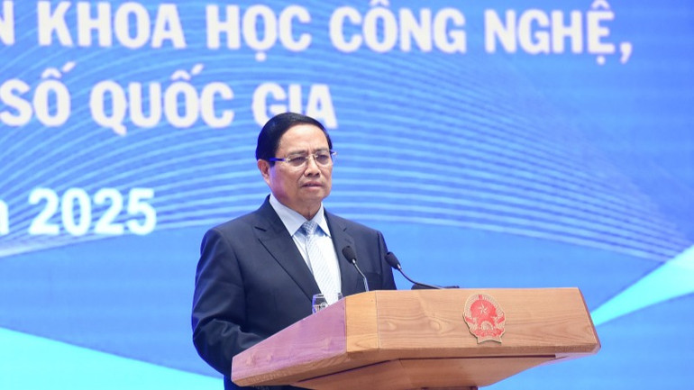 Thủ tướng Phạm Minh Chính phát biểu ý kiến tại buổi đối thoại. (Ảnh: TRẦN HẢI)