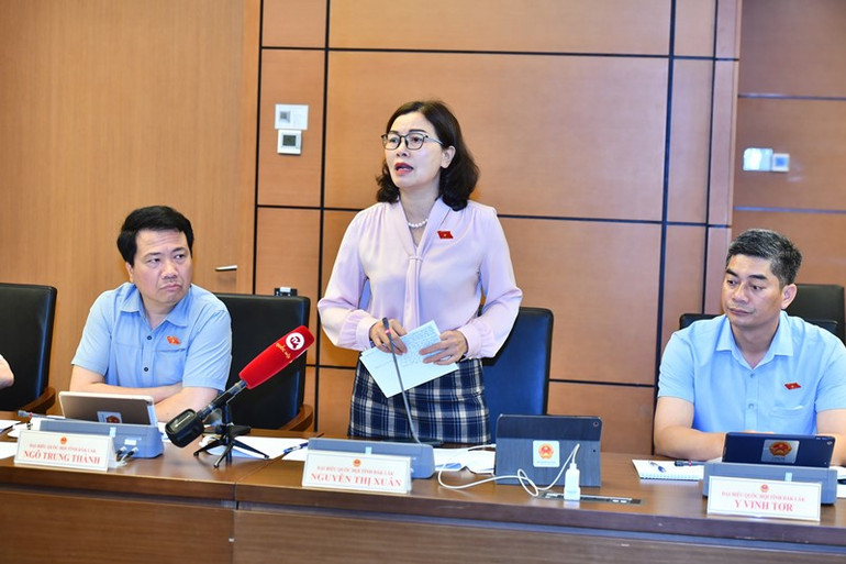 Đại biểu Nguyễn Thị Xuân - Đoàn đại biểu Quốc hội tỉnh Đắk Lắk. (Ảnh: ĐĂNG KHOA)