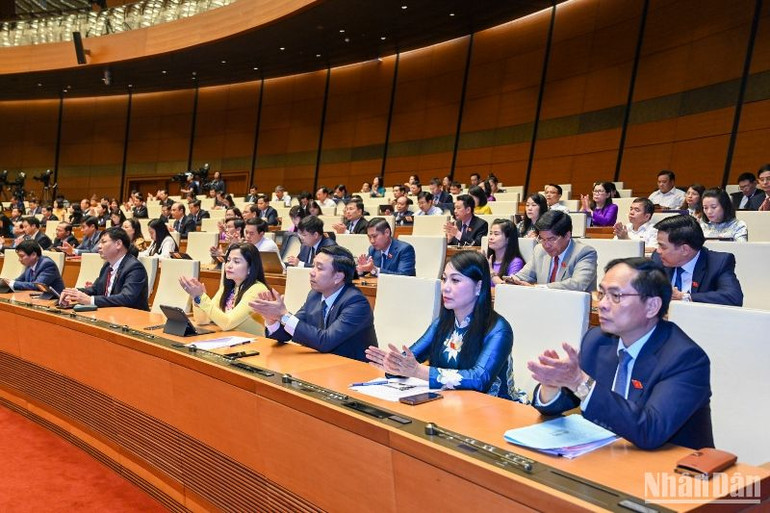 Các đại biểu Quốc hội tham dự phiên họp chiều 24/6. (Ảnh: DUY LINH) Các đại biểu Quốc hội tham dự phiên họp chiều 24/6. (Ảnh: DUY LINH)