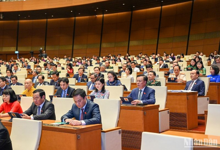 Các đại tham dự phiên họp Quốc hội chiều 24/6. (Ảnh: DUY LINH) Các đại tham dự phiên họp Quốc hội chiều 24/6. (Ảnh: DUY LINH)