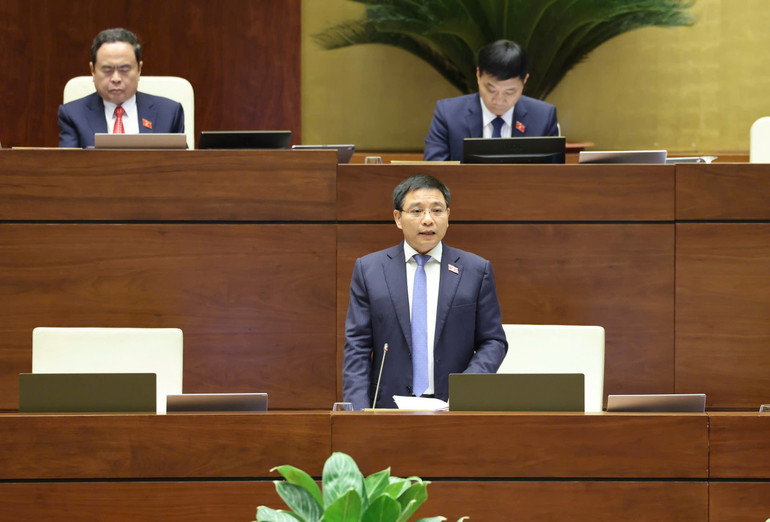 Bộ trưởng Tài chính Nguyễn Văn Thắng phát biểu giải trình, làm rõ một số vấn đề đại biểu Quốc hội nêu. (Ảnh: DUY LINH)