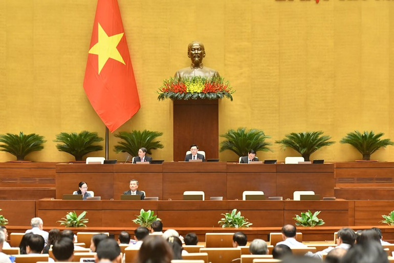 Lãnh đạo Quốc hội tại phiên họp sáng 22/6. (Ảnh: ĐĂNG KHOA) Lãnh đạo Quốc hội tại phiên họp sáng 22/6. (Ảnh: ĐĂNG KHOA)