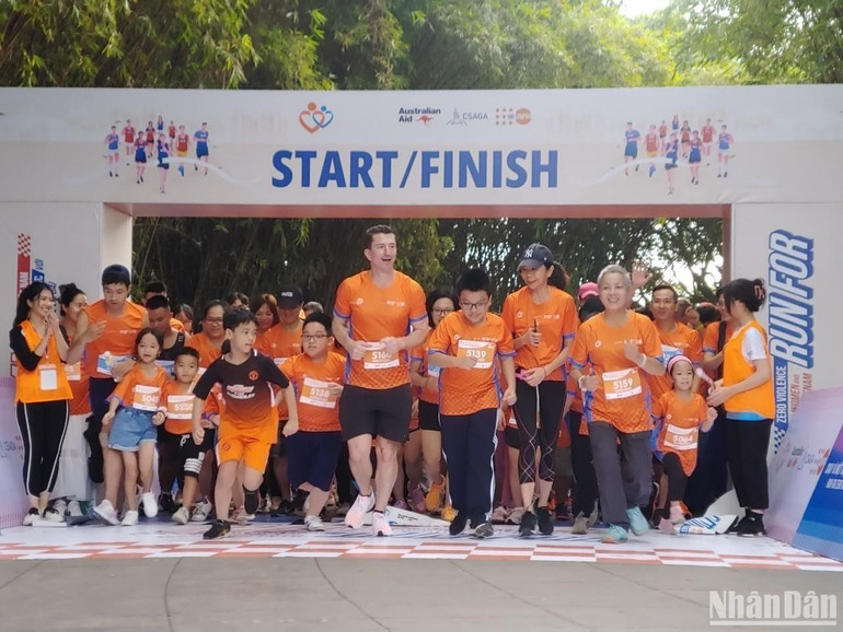 Các vận động viên xuất phát. (Ảnh: TRUNG HƯNG)