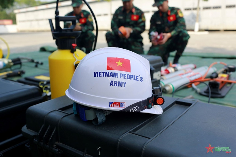 Với những trang bị hiện có, Đội cứu sập ASEAN, Tiểu đoàn 93, Binh chủng Công Binh sẽ đóng góp tích cực vào hoạt động cứu hộ-cứu nạn tại Thổ Nhĩ Kỳ ngay khi tới nơi. Với những trang bị hiện có, Đội cứu sập ASEAN, Tiểu đoàn 93, Binh chủng Công Binh sẽ đóng góp tích cực vào hoạt động cứu hộ-cứu nạn tại Thổ Nhĩ Kỳ ngay khi tới nơi.