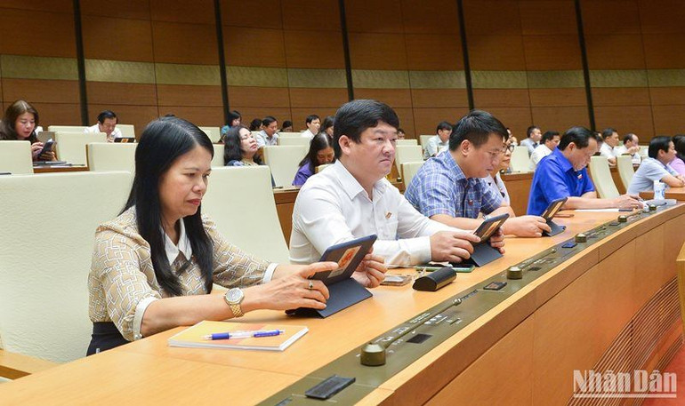 Các đại biểu Quốc hội tham dự phiên họp chiều 9/6. (Ảnh: THỦY NGUYÊN)