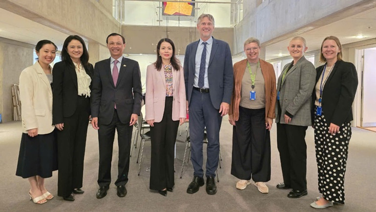 Đoàn Việt Nam làm việc với ông Ole Thonke, Trợ lý Bộ trưởng Ngoại giao Đan Mạch phụ trách Diễn đàn P4G.