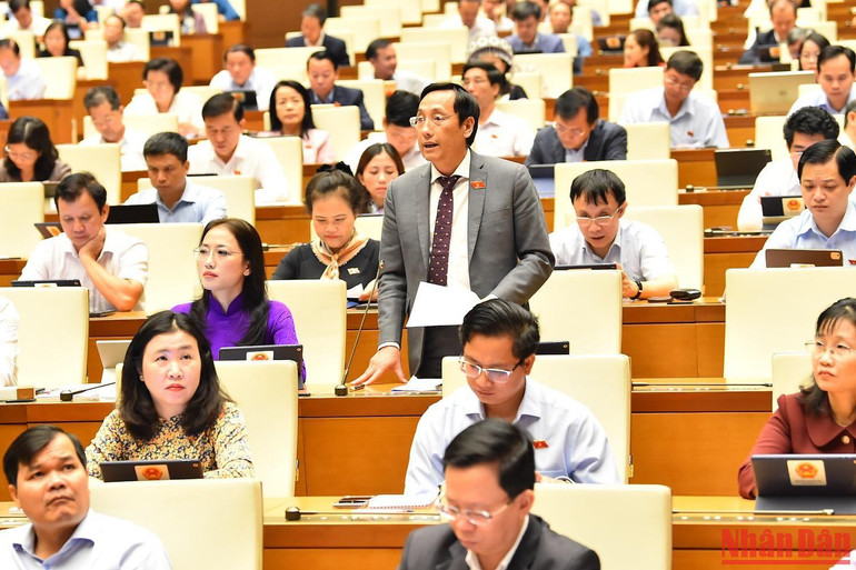 Đại biểu Nguyễn Văn An (Thái Bình) phát biểu thảo luận. (Ảnh: THỦY NGUYÊN)