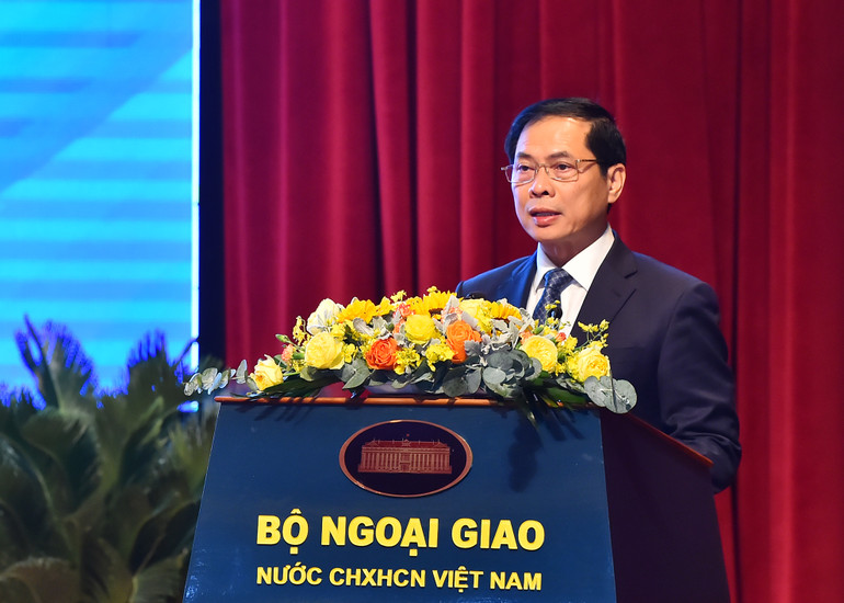 Bộ trưởng Ngoại giao Bùi Thanh Sơn phát biểu khai mạc phiên họp. (Ảnh: THỦY NGUYÊN)