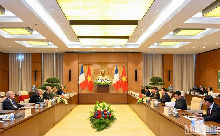 Quang cảnh buổi hội đàm. Quang cảnh buổi hội đàm.