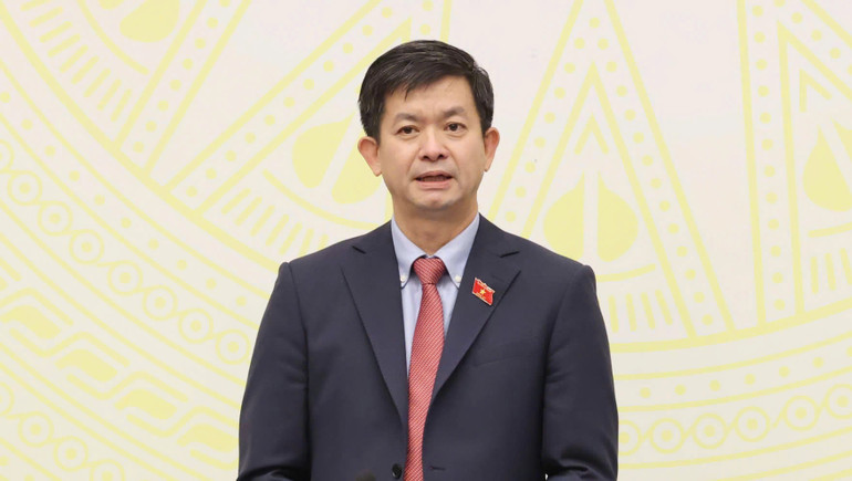 Ủy viên Ủy ban Thường vụ Quốc hội, Tổng Thư ký Quốc hội, Chủ nhiệm Văn phòng Quốc hội Lê Quang Tùng phát biểu tại họp báo. (Ảnh: DUY LINH)