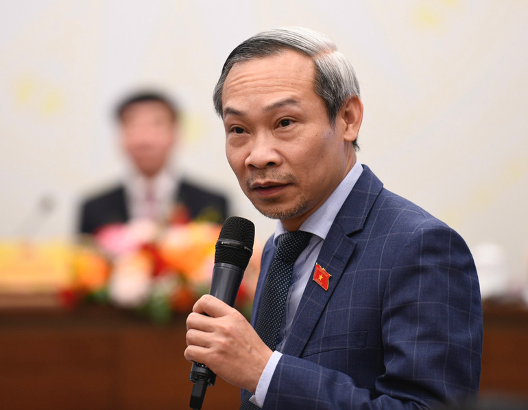 Ủy viên Thường trực Ủy ban Kinh tế của Quốc hội Phan Đức Hiếu phát biểu. (Ảnh: DUY LINH)