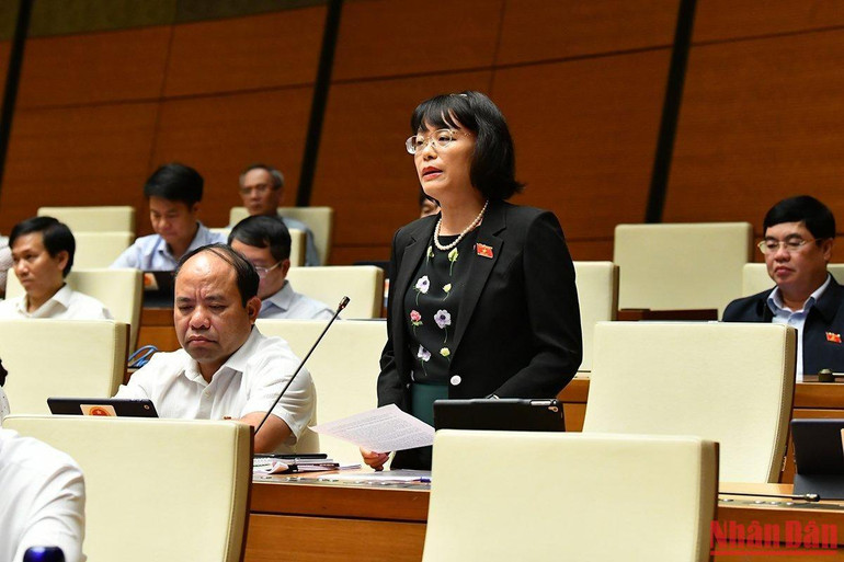 Đại biểu Nguyễn Thị Mai Phương (Gia Lai) phát biểu tại phiên thảo luận. (Ảnh: THỦY NGUYÊN)