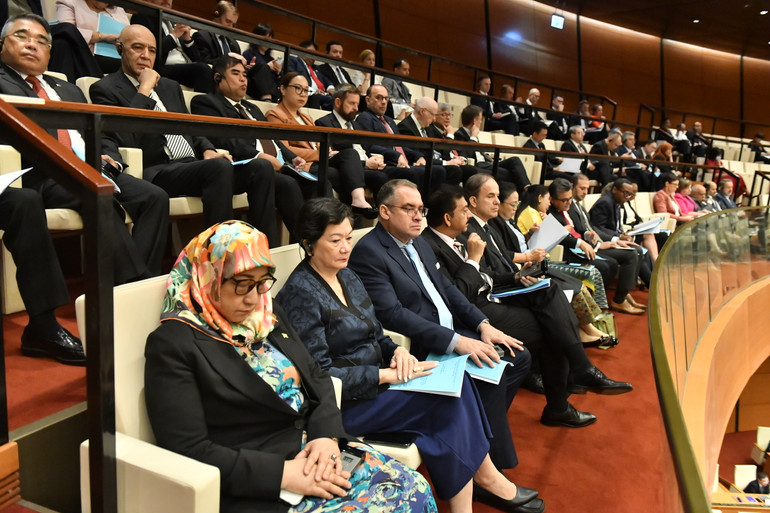 Các đại biểu quốc tế dự thính phiên họp của Quốc hội sáng 20/5. (Ảnh: LINH KHOA)