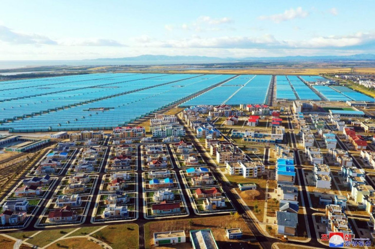 Toàn cảnh trang trại nhà kính Ryonpho. Ảnh: KCNA