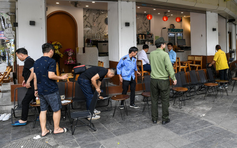 Với nòng cốt là lực lượng công an, Hà Nội đã lên kế hoạch tổng kiểm tra, xử lý nghiêm các hành vi vi phạm trật tự đô thị trên địa bàn. (Ảnh: THÀNH ĐẠT)