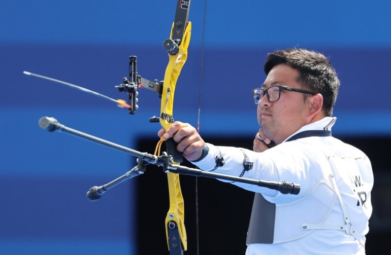 Kim Woo-jin thi đấu trong trận chung kết nội dung cung cá nhân nam tại Thế vận hội Paris, ngày 4/8/2024. (Ảnh: Yonhap)