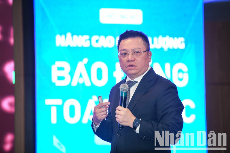 Đồng chí Lê Quốc Minh - Ủy viên Trung ương Đảng, Tổng Biên tập Báo Nhân Dân, Phó Trưởng Ban Tuyên giáo Trung ương, Chủ tịch Hội Nhà báo Việt Nam trình bày Báo cáo tổng quan tình hình chung về hệ thống báo Đảng cả nước.