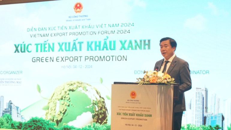 Thứ trưởng Công thương Nguyễn Sinh Nhật Tân phát biểu. (Ảnh: TRUNG HƯNG)